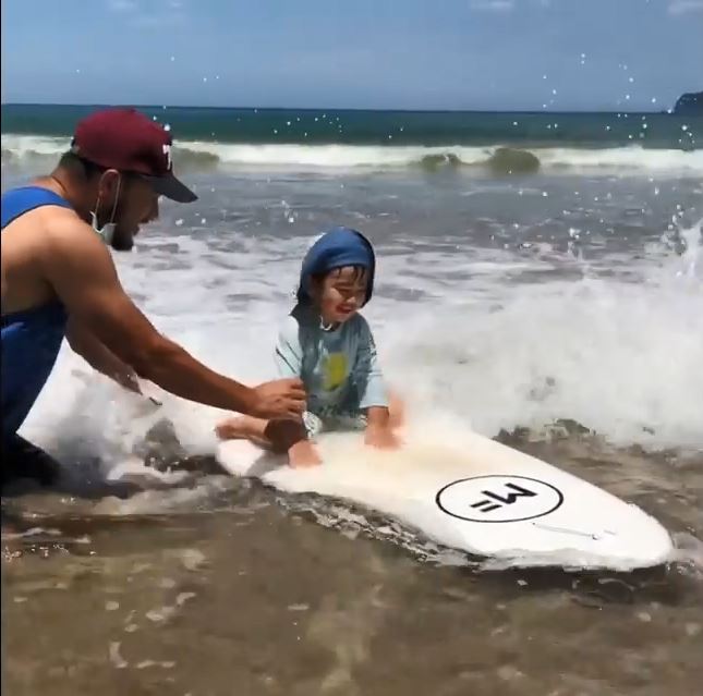 爸爸扶返起再嚟過。