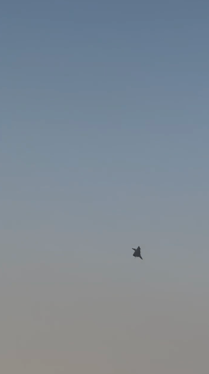 戰機突然拋物線向下直插。X@DD_Geopolitics 戰機突然拋物線向下直插。X@DD_Geopolitics