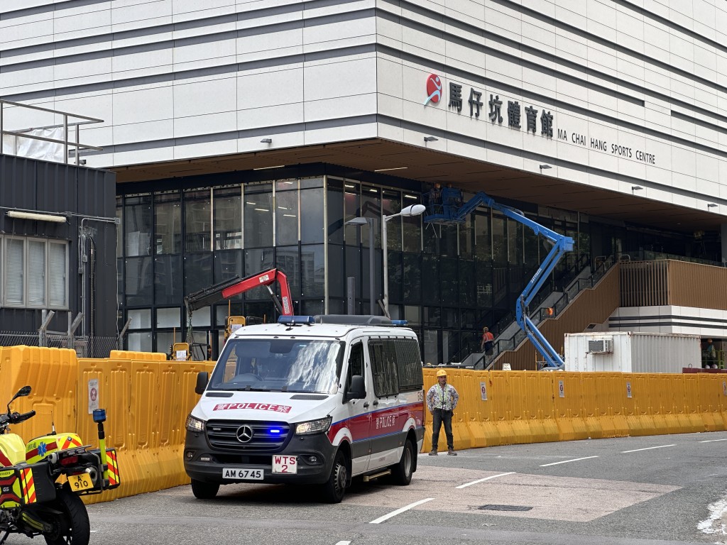 事發天橋是連接摩士公園泳池及馬仔坑道遊樂場。 事發天橋是連接摩士公園泳池及馬仔坑道遊樂場。