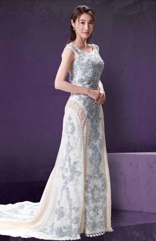 雖然很忙，但林夏薇仍會抽空為自己揀戰衣。