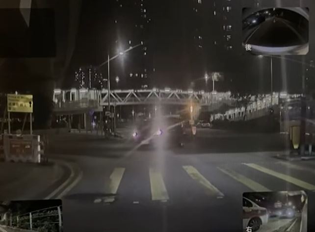 七人車在插桅杆街準備右轉入銀城街。fb馬路的事 (即時交通資訊台) Bosco Chu