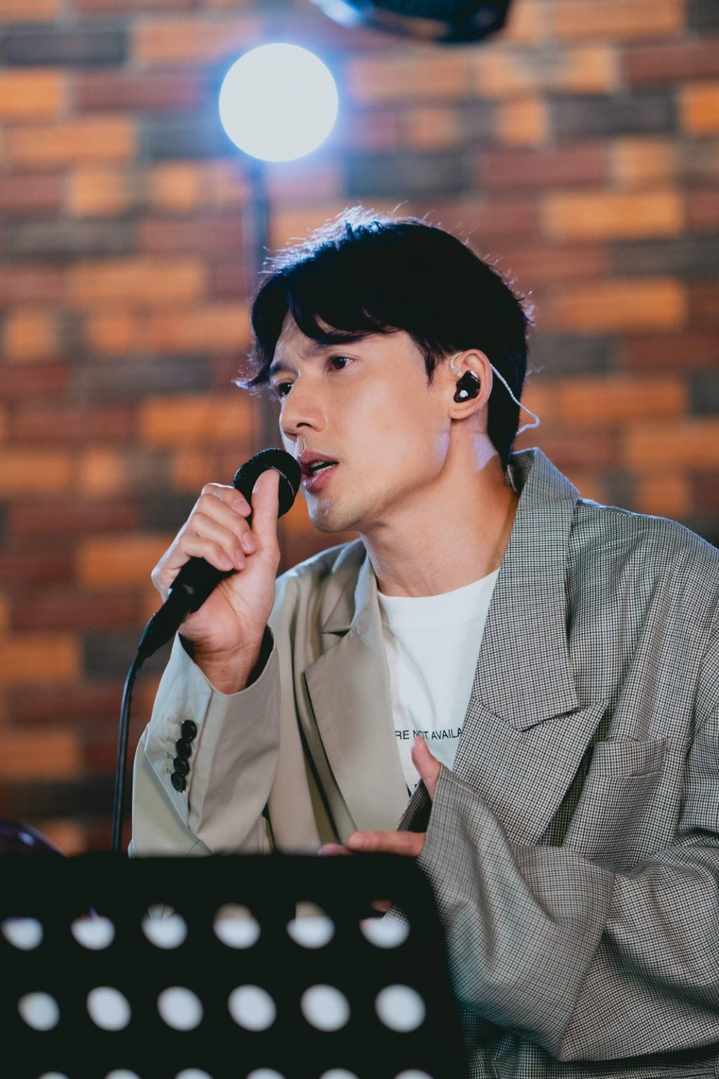 Kenny開心見到香港終於有成功嘅男子組合。