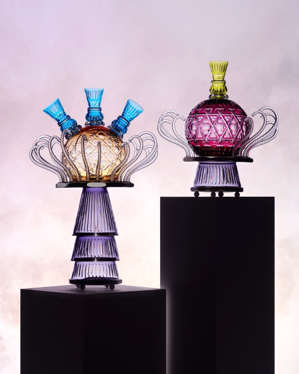 Chamade系列巨型彩色水晶藝術品、分別以女低音（左/Alto/$688,150）、女高音（右/Soprano / $367,000）命名，各限量8件。