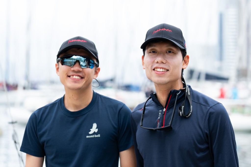 煞科賽同樣吸引「帆船新鮮人」參賽，蕭家浩(圖10，左)及謝曙希(圖10，右)指非常享受在維港出賽。二人於Sportsboat型帆船「Ironman號」出戰賽事，在組別排名第4。