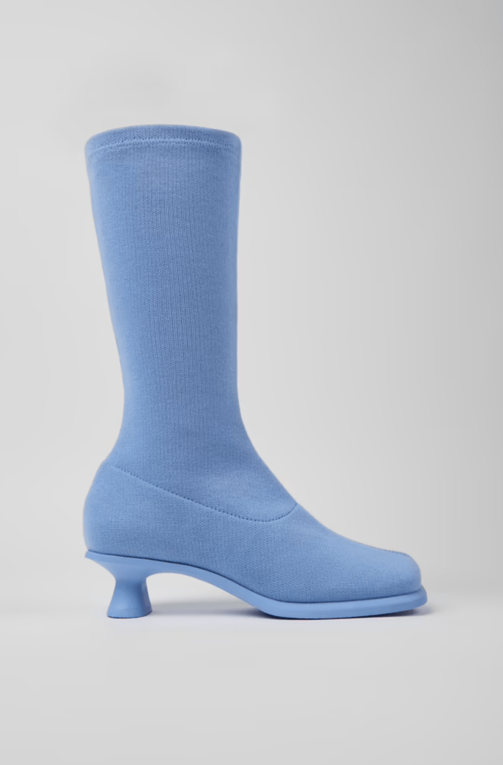天藍色彈性女裝短靴/原價$1,799、現售$1,079/Camper。