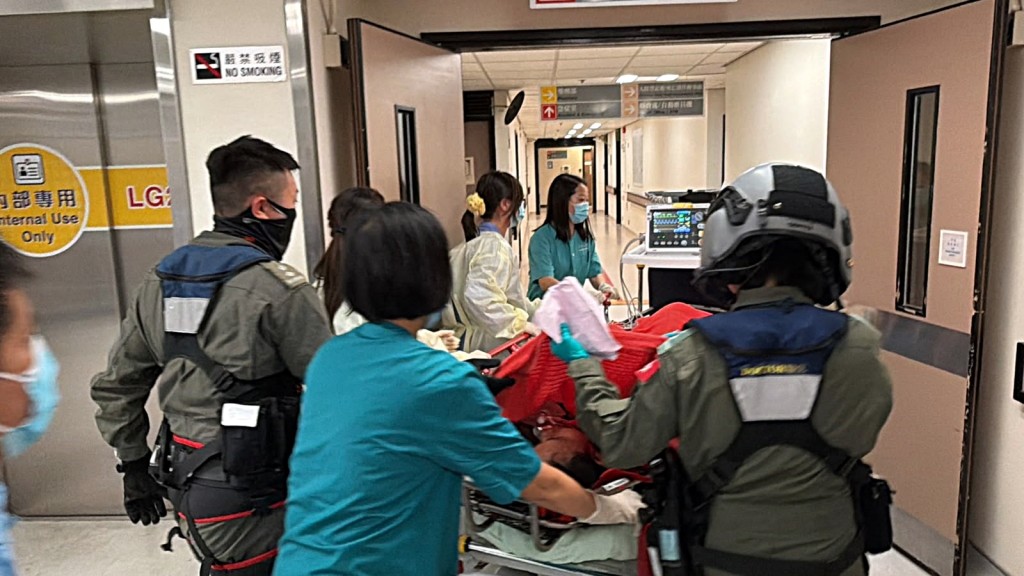 昏迷男子送院搶救。劉漢權攝