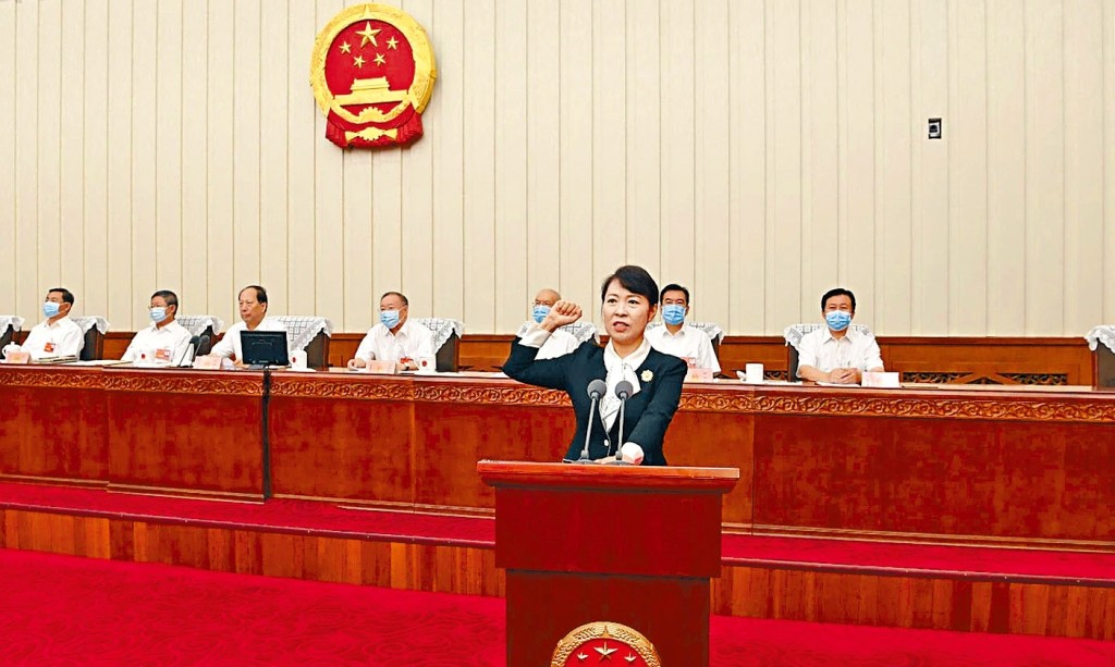 呼和浩特市委書記王莉霞正式擔任內蒙古自治區代理主席。
