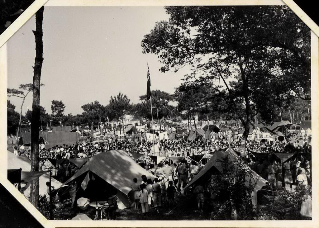 首屆香港童軍大露營於1957年舉辦，選址上水金錢村，逾1300人參與。 香港童軍總會提供