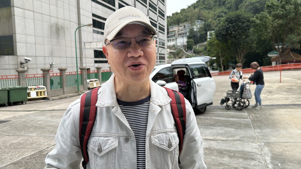 市民鍾先生坦言不擔心先人骨灰會被偷去,認為賊人以名人為目標。 市民鍾先生坦言不擔心先人骨灰會被偷去,認為賊人以名人為目標。