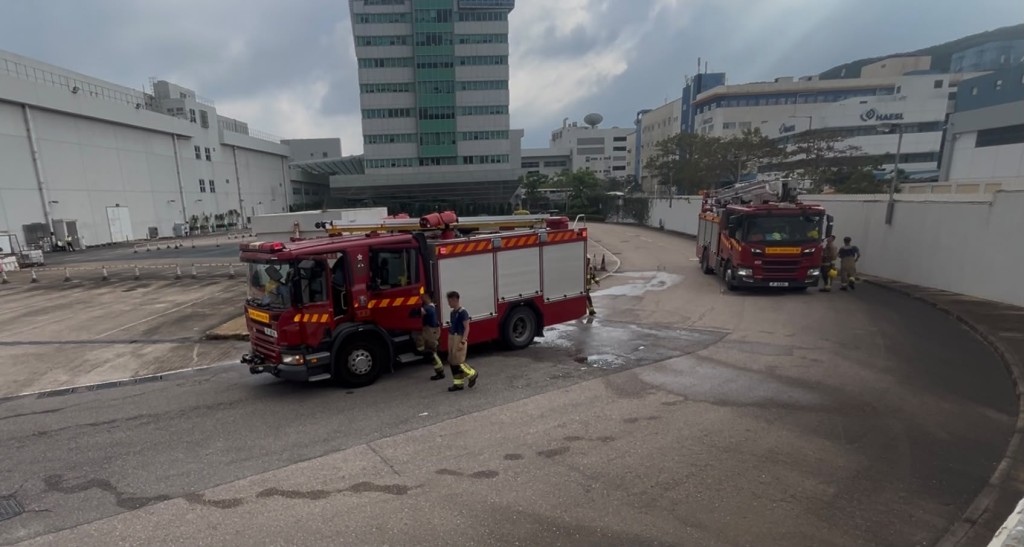 消防接報趕至撲救。楊偉亨攝 消防接報趕至撲救。楊偉亨攝
