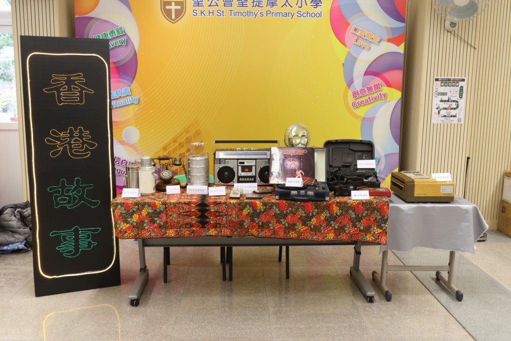 卡式錄音帶、黑膠唱片等，是認識香港故事的好幫手。（受訪者提供）