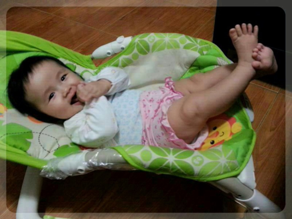 2013年11月底，其母亲报警称6个月大女婴凯晴于九龙城贾炳达道外被人抱走，引起轩然大波。(资料图片)。