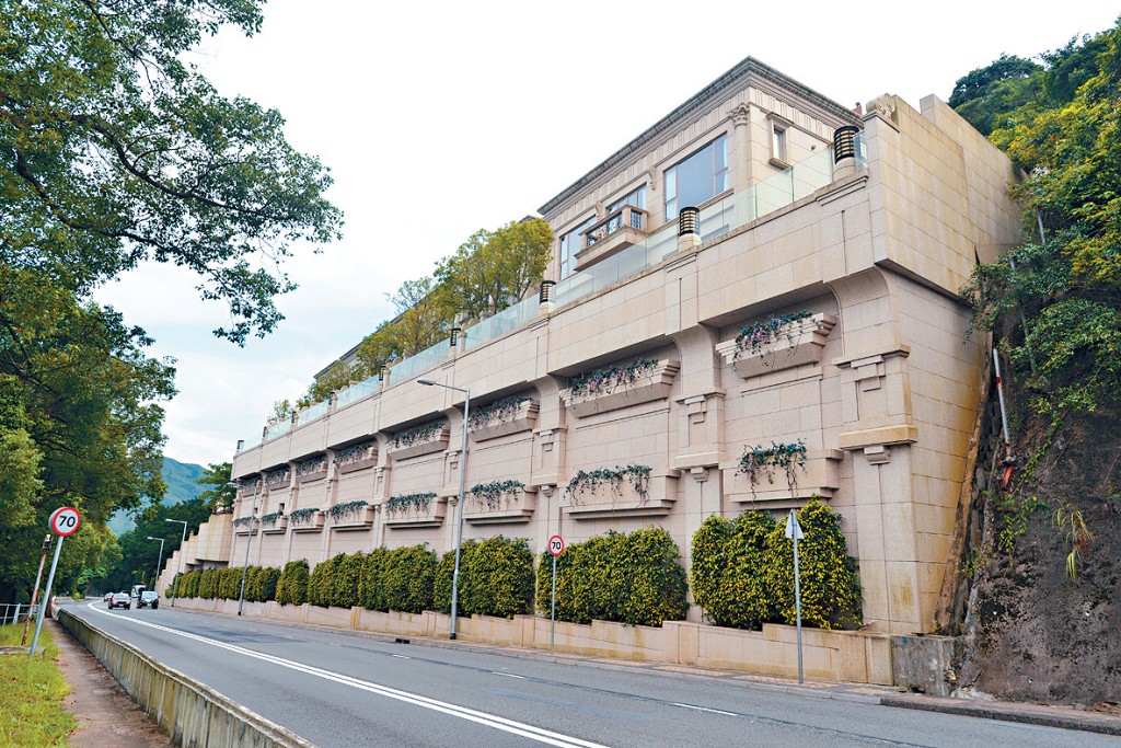 沙田雍雅山一幢雙號屋，以6500萬易手，呎價約20376元。