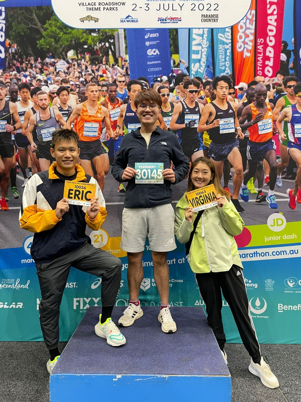 21年香港馬拉松冠軍黃啟樂(左)早前與女友羅映潮前往澳洲訓練及比賽。 受訪者圖片