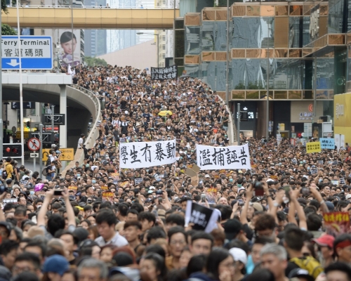 網民號召今晚港島遊行,警方指會迅速果斷執法。資料圖片