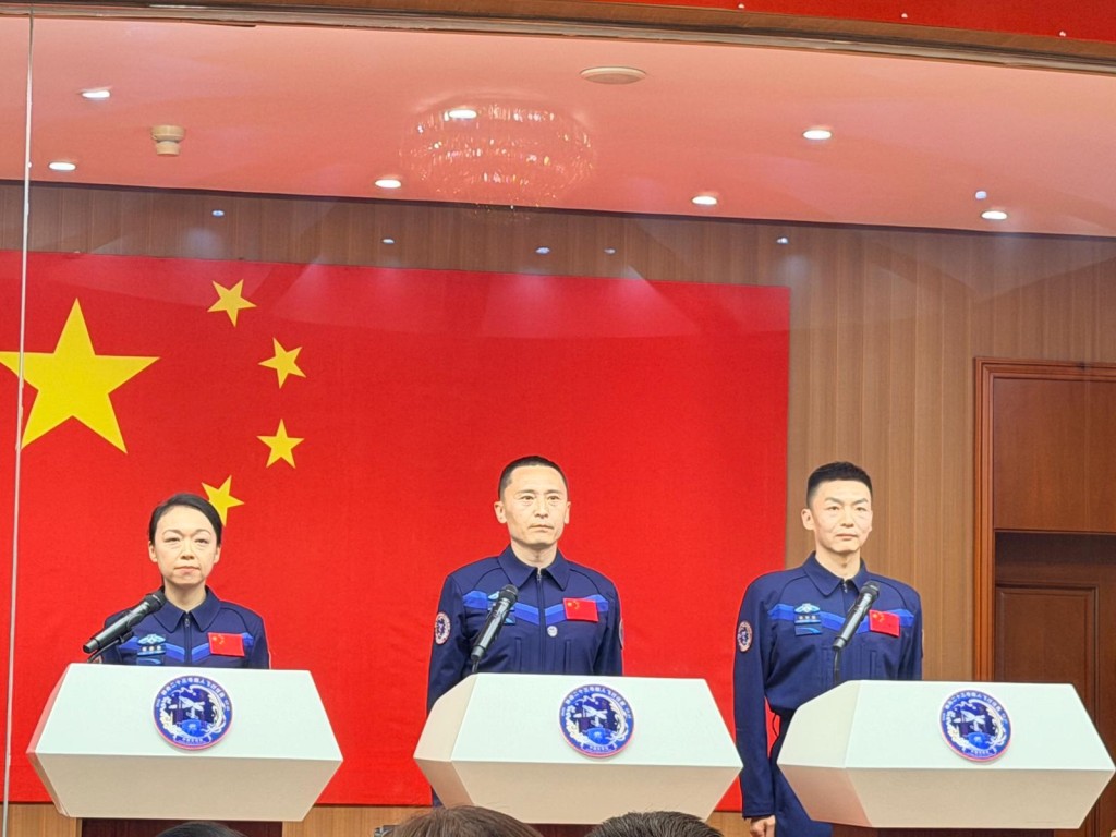 神舟二十三号3名太空人会见媒体。郭咏欣摄