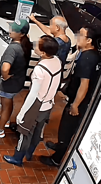 其間爆發罵戰。fb： 車cam L（香港群組）
