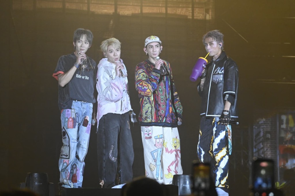 Frankie(左二)表示出道七年,歌迷好有愛,會分享看法,望他們改進 Frankie(左二)表示出道七年,歌迷好有愛,會分享看法,望他們改進