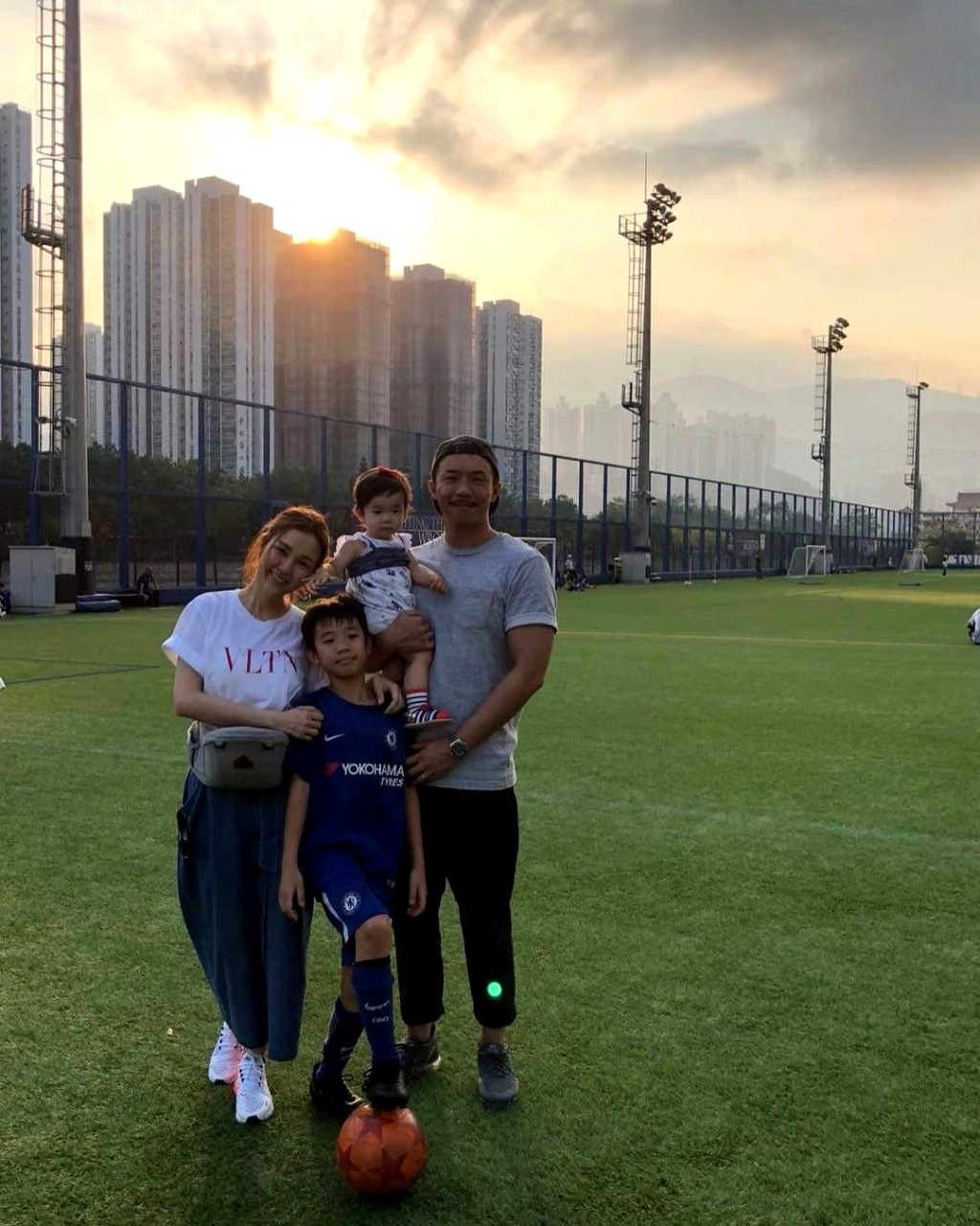 謝安琪笑說等仔女長大,簽約加盟旗下。