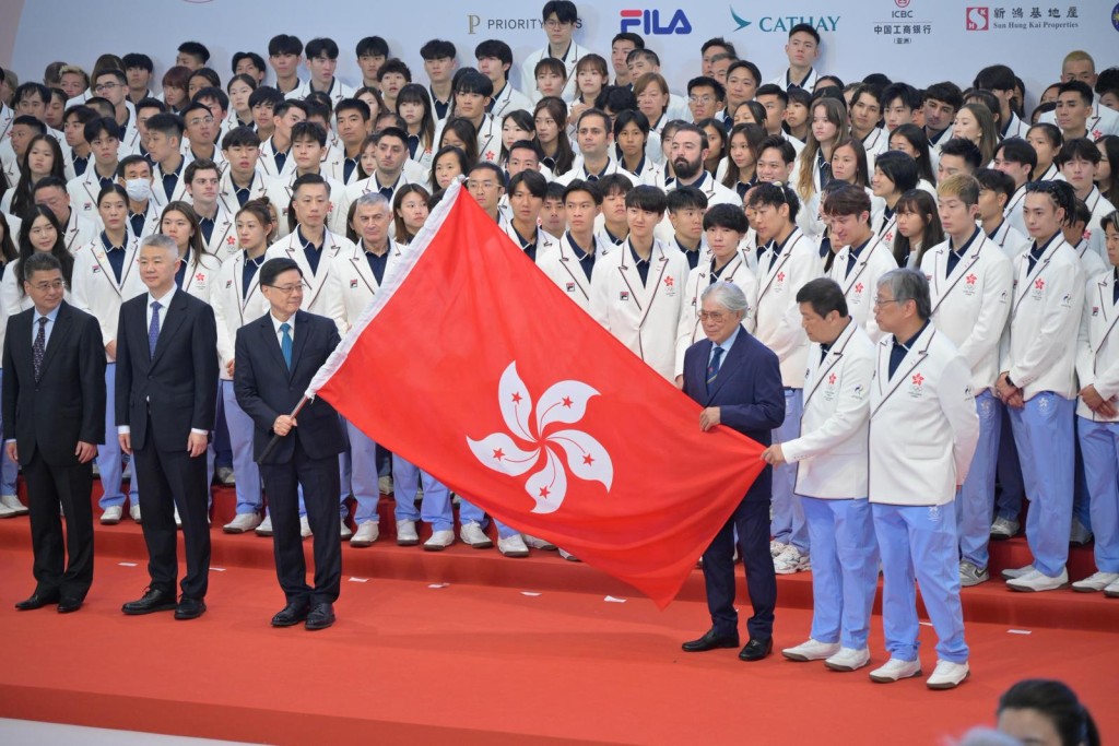 特首李家超今晨主持亚运授旗礼。苏正谦摄 特首李家超今晨主持亚运授旗礼。苏正谦摄