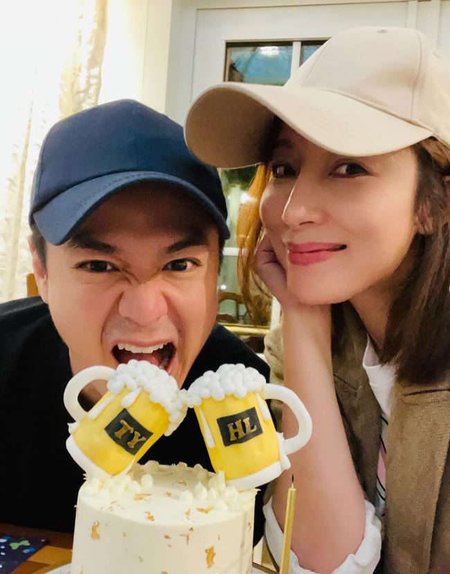 两夫妻结婚以来，一直十分恩爱。