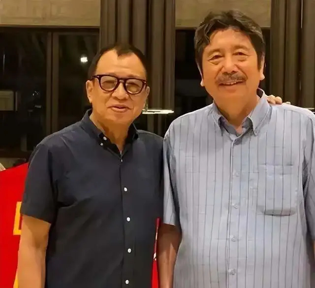 許紹雄在網上曬出一張與魯迅長孫周令飛的合照,紅星新聞 許紹雄在網上曬出一張與魯迅長孫周令飛的合照,紅星新聞