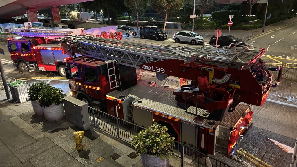 消防車到場。蔡楚輝攝