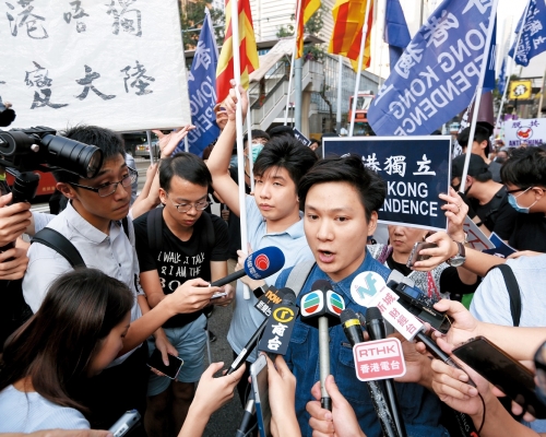 香港學生獨立聯盟召集人陳家駒(右一)。資料圖片