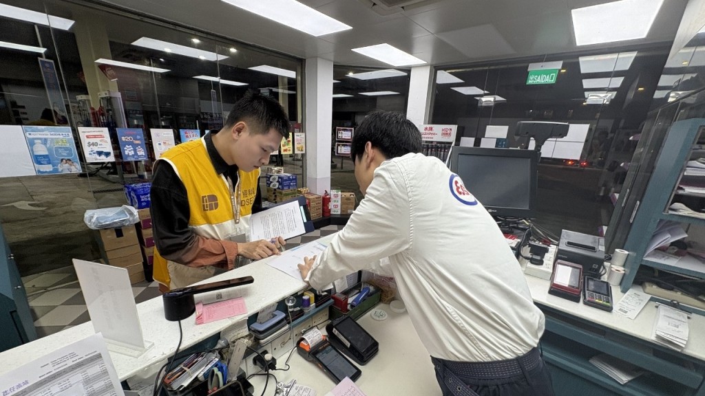 澳門燃料監察小組巡查澳門各區燃料銷售場所。 澳門燃料監察小組巡查澳門各區燃料銷售場所。