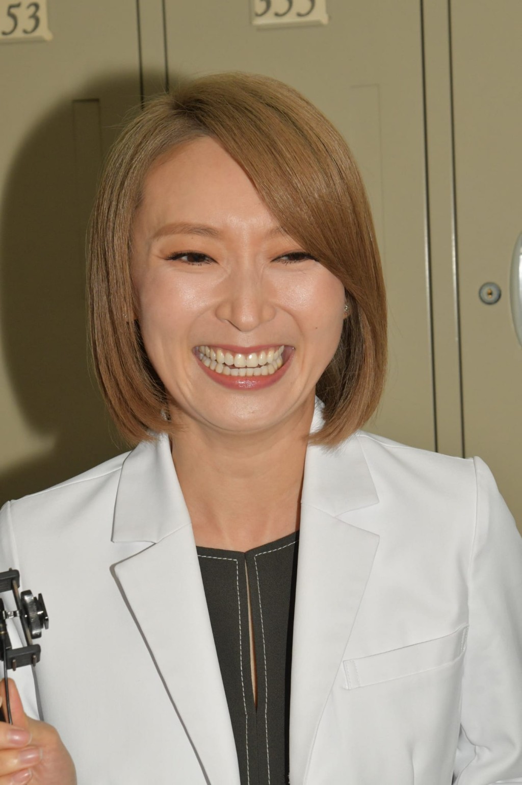 周家怡為咀馬國明解畫。
