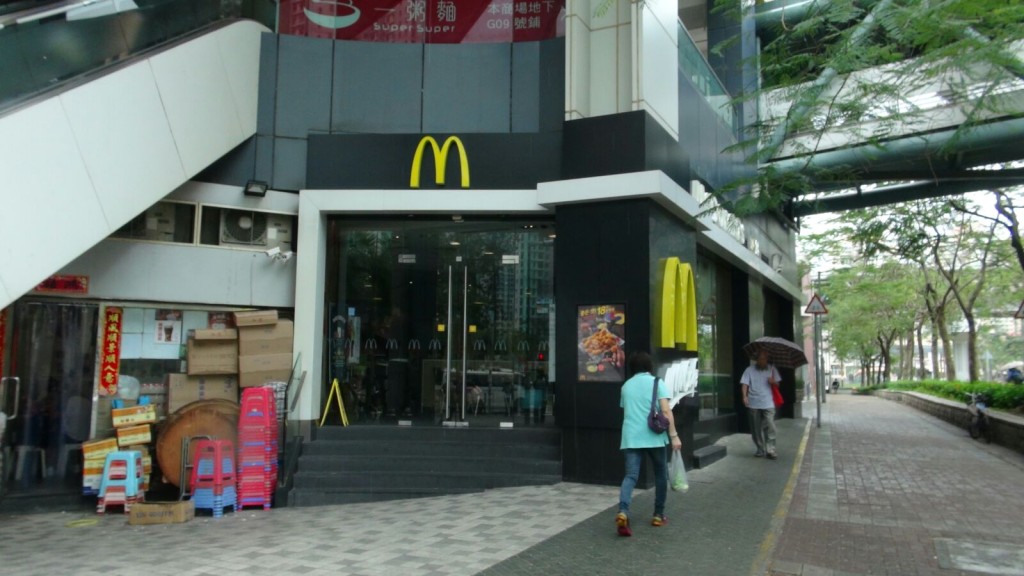 有業今早在快餐店被好心人看見。