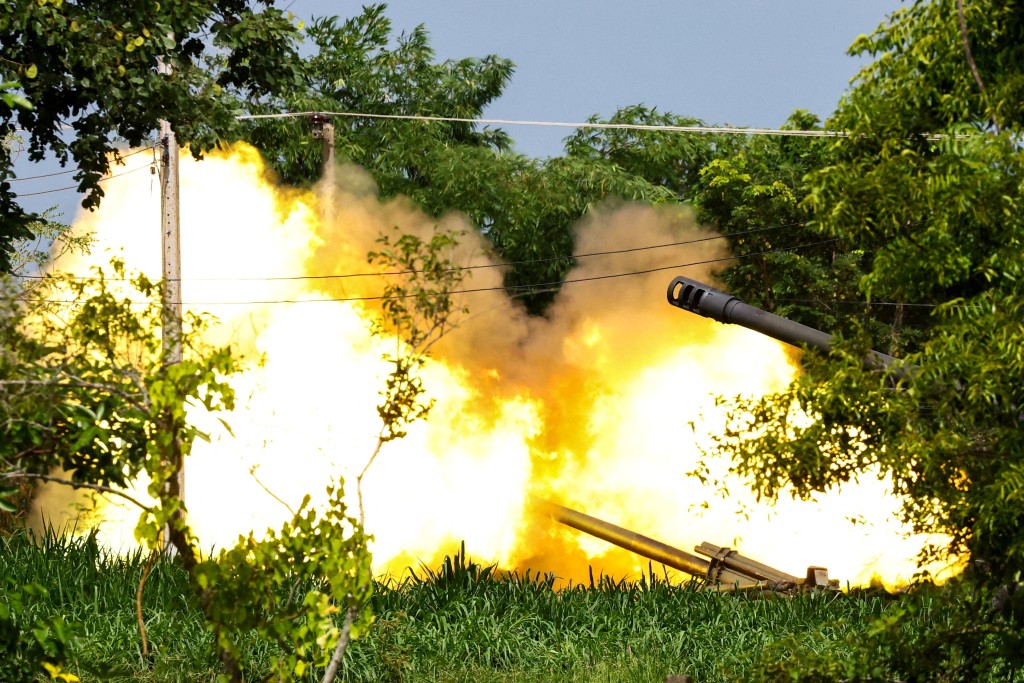 泰軍向柬軍陣地發炮。路透社