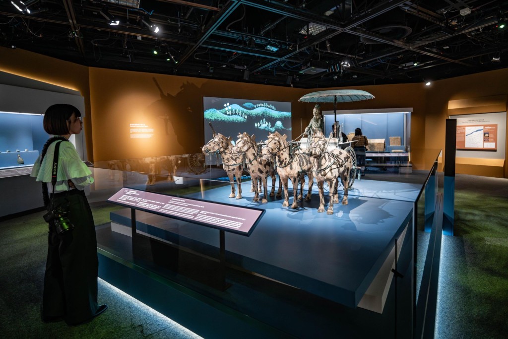 「香港賽馬會呈獻系列:天下一統 — 陝西秦漢文明展」的一號銅車馬(複製品)。 「香港賽馬會呈獻系列:天下一統 — 陝西秦漢文明展」的一號銅車馬(複製品)。