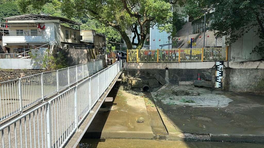 女事主跌落深井深康路對開引水道。