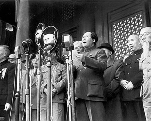 曾拍攝開國大典的內地知名女攝影家侯波，前天在北京逝世，享年93歲。