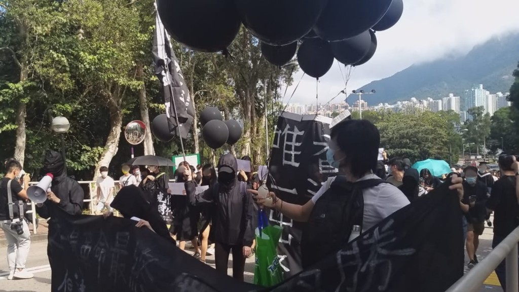 當日有逾百人在中大校內遊行。資料圖片