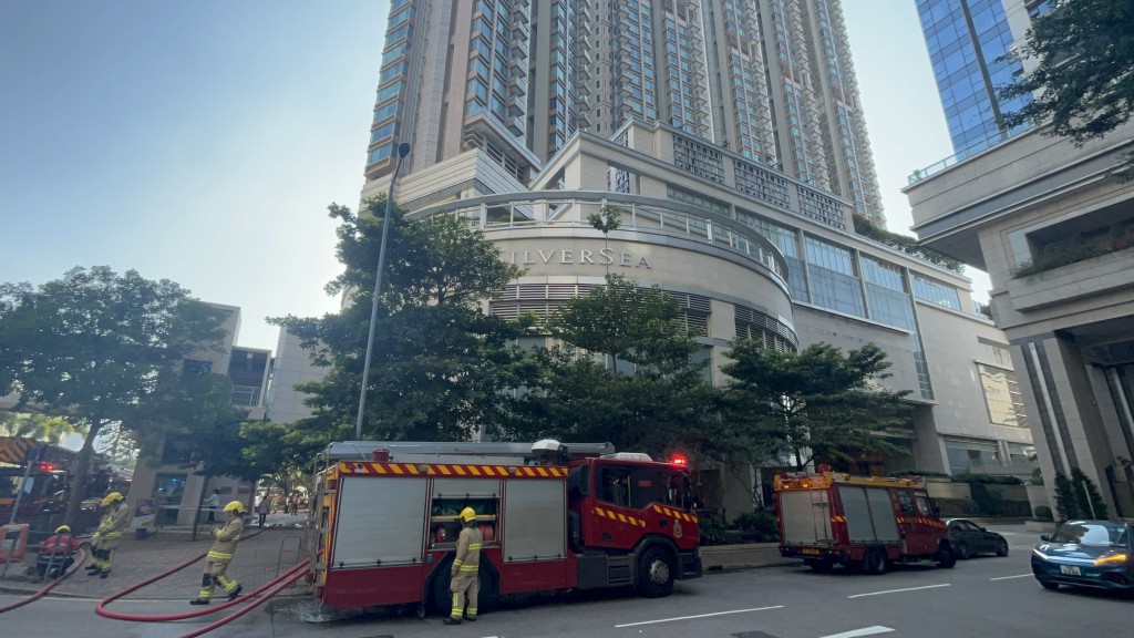 海輝道18號一間酒店地下中餐廳廚房起火。楊偉亨攝