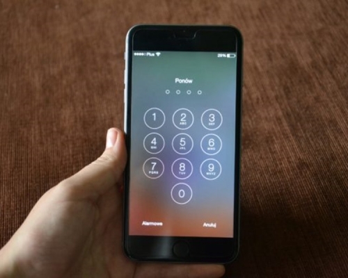 日警為破案，付款請民企解鎖iPhone。網圖