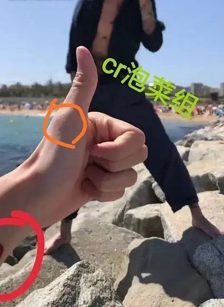 紋身師上載貼片，有跟彩瑛一樣的痣和紋身。