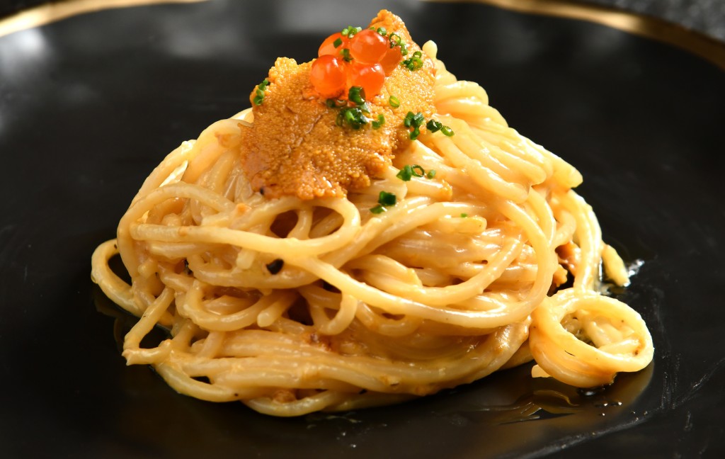在點餐方面,他又特別提醒同行,由於內地客偏好較軟的意大利麵。 在點餐方面,他又特別提醒同行,由於內地客偏好較軟的意大利麵。