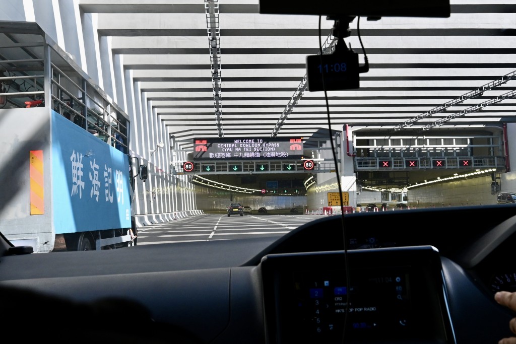 約6分46秒可以行到隧道出口。