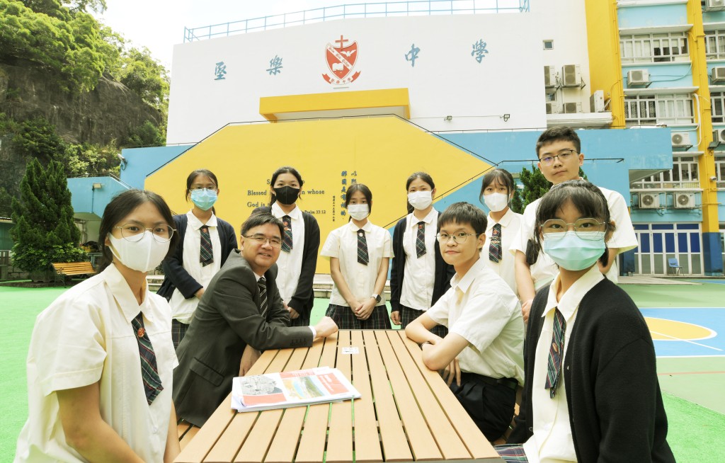 校長與學生的大合照