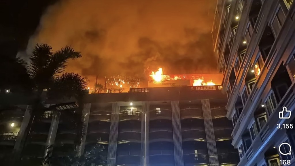 芭堤雅JA Plus酒店大火。 fb / Fire & Rescue Thailand
