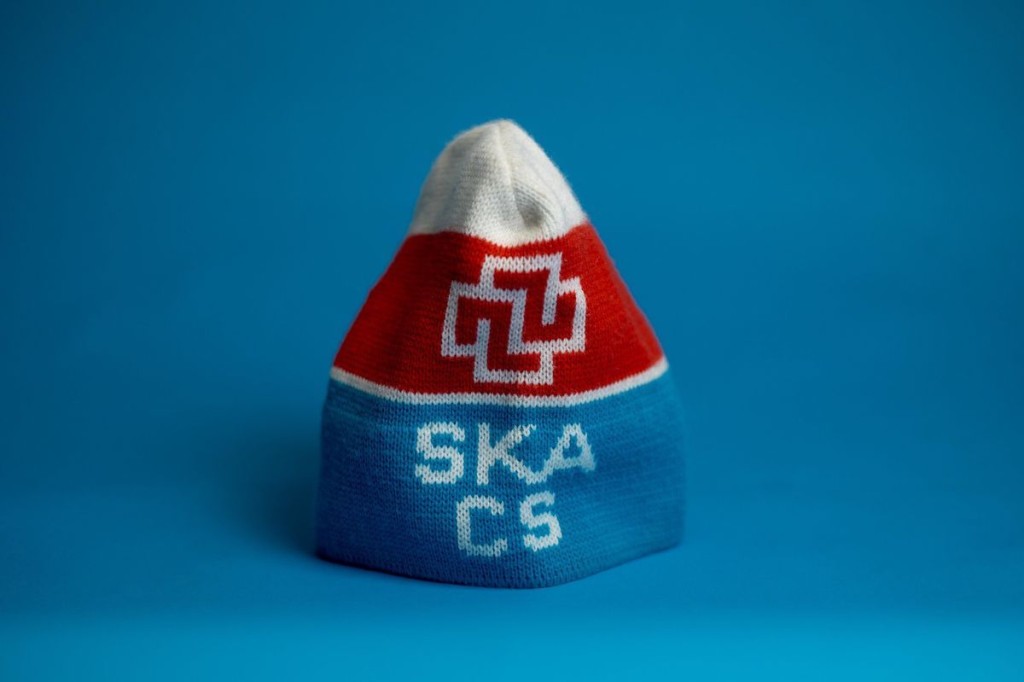 瑞信的“SKA CS”经典滑雪帽最多人出售，亦最多人抢购。