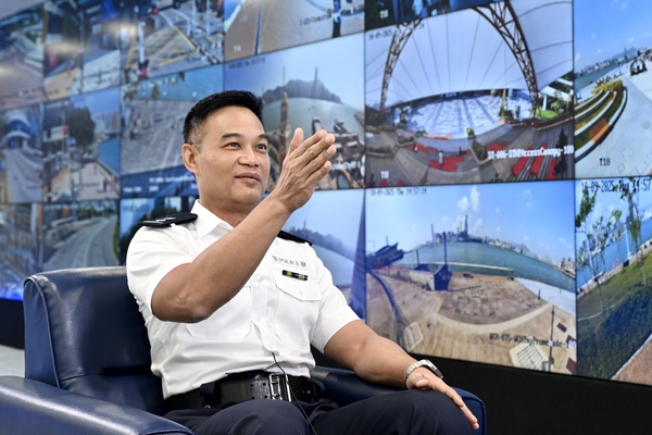 梁銘亮指,銳眼的人流估算功能準確,有利警方人群管理行動。 梁銘亮指,銳眼的人流估算功能準確,有利警方人群管理行動。