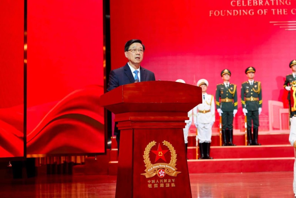 他形容,解放軍歷經99年崢嶸歲月,從硝煙中走來並在戰火中淬煉,絕對是保家衛國的鋼鐵長城,以及國富民強的堅實保障。 他形容,解放軍歷經99年崢嶸歲月,從硝煙中走來並在戰火中淬煉,絕對是保家衛國的鋼鐵長城,以及國富民強的堅實保障。