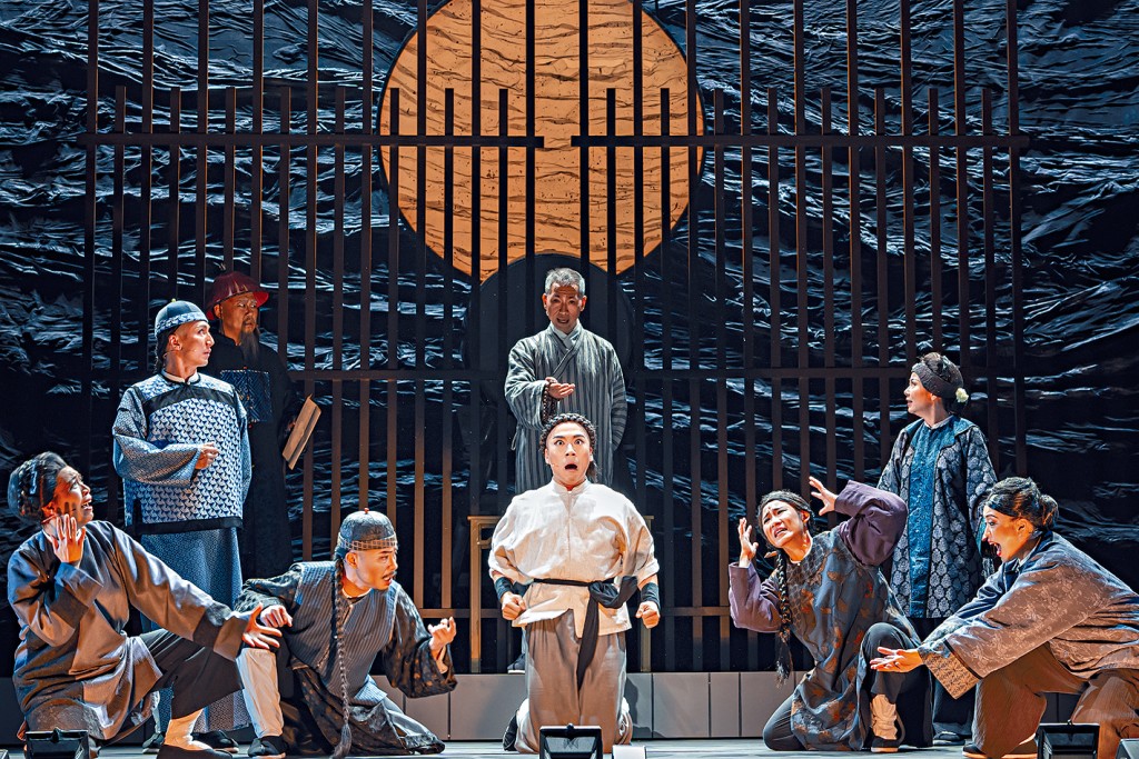 由西九及香港話劇團聯合主辦及製作的原創粵語音樂劇《大狀王》，6月起在內地巡迴演出。