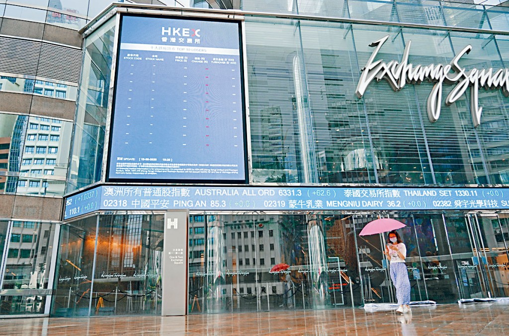 在港交所上市的新股认购近日回暖，昨日首挂的两只新股表现均较上周五暗盘为佳。