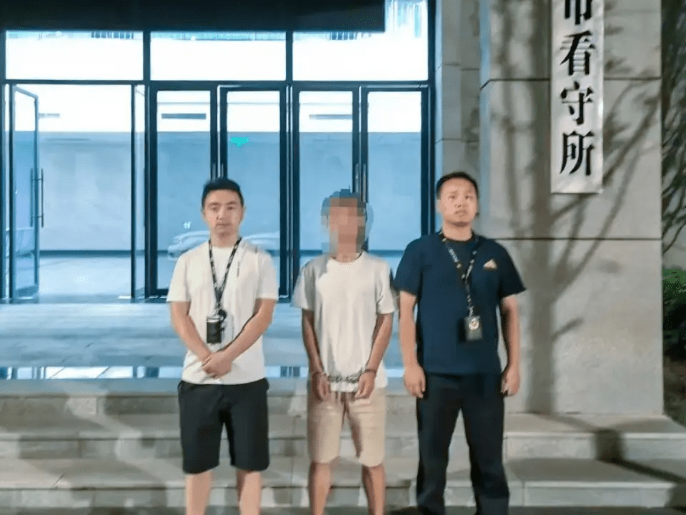 販賣假毒品的嫌疑人汪某被抓獲。