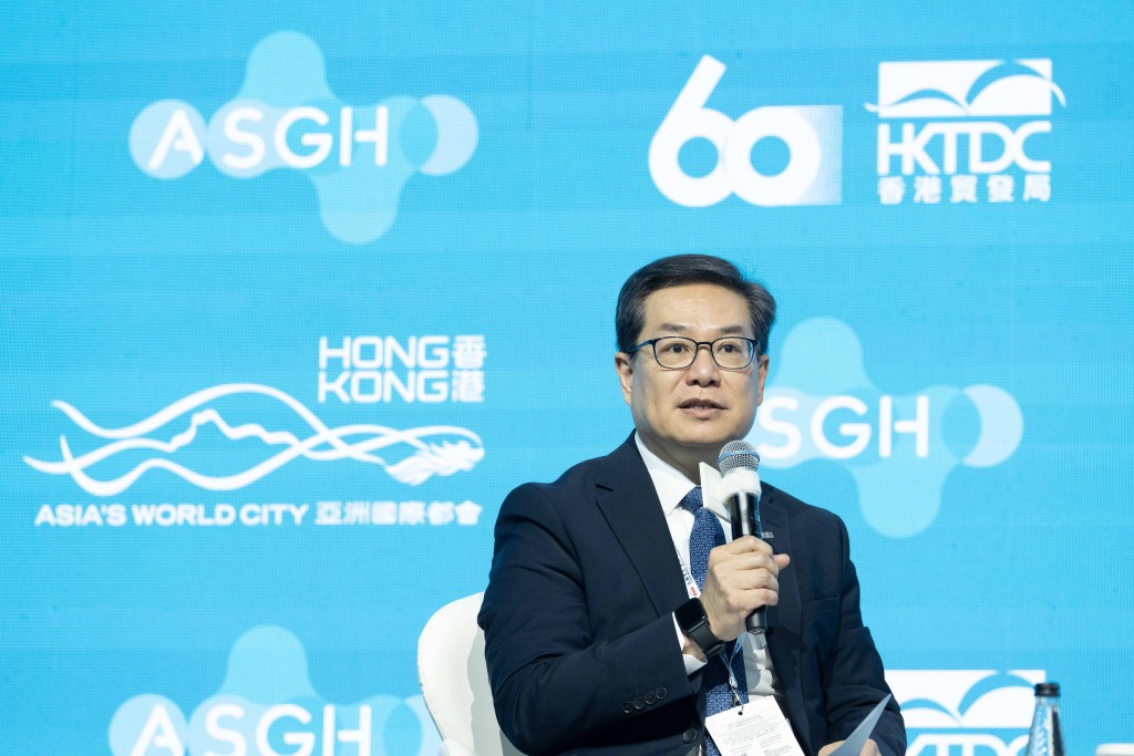專題環節由IHH 醫療（北亞洲）區域首席執行官、港怡醫院執行總裁曾慶亷醫生主持